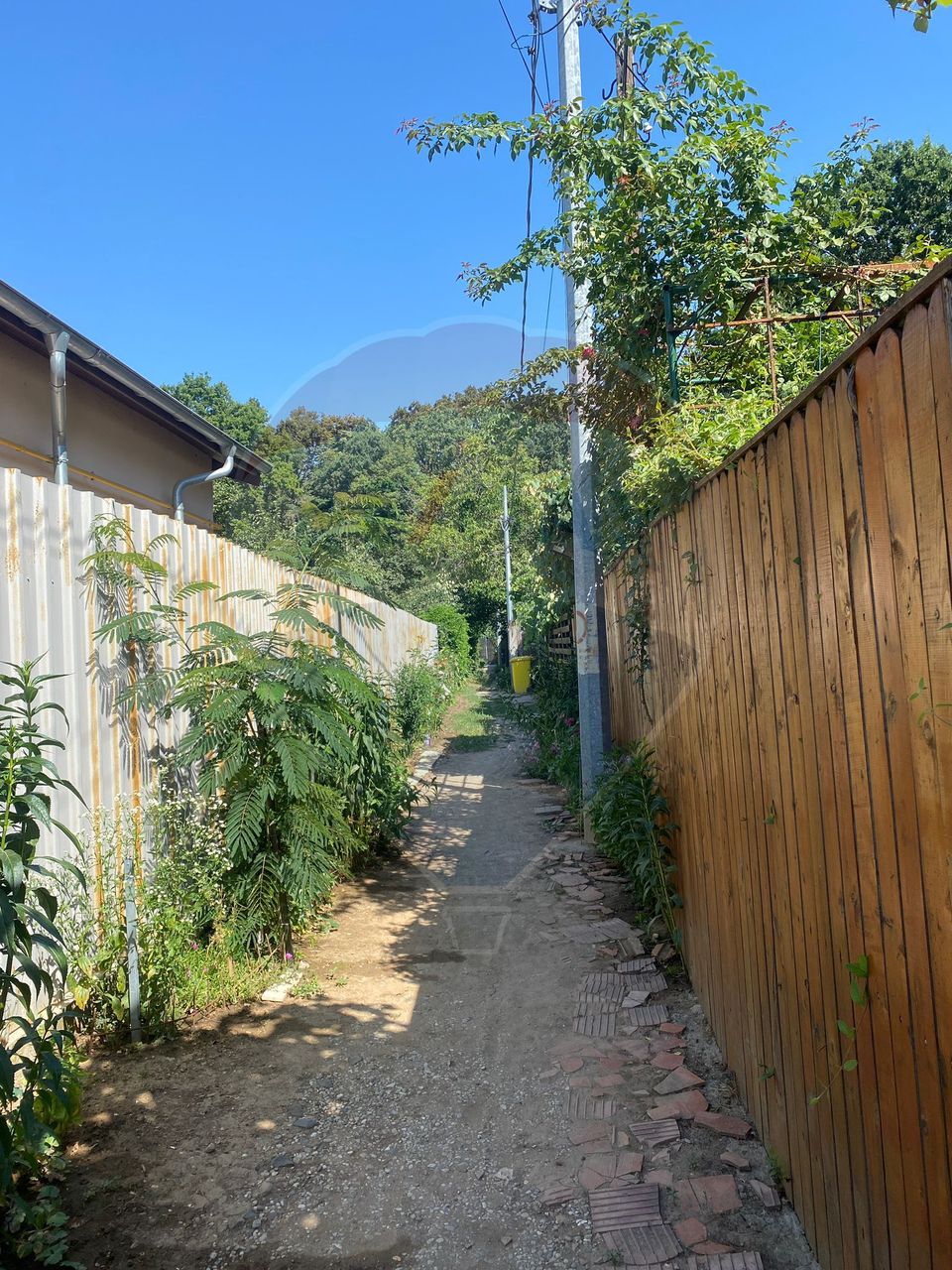 Teren 299.96mp Voluntari, casa 70 mp demolabila/renovabila