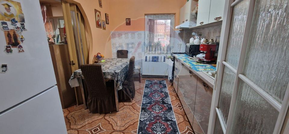 Apartament 3 camere parter cu intrare separata, Buhusi/Bacau