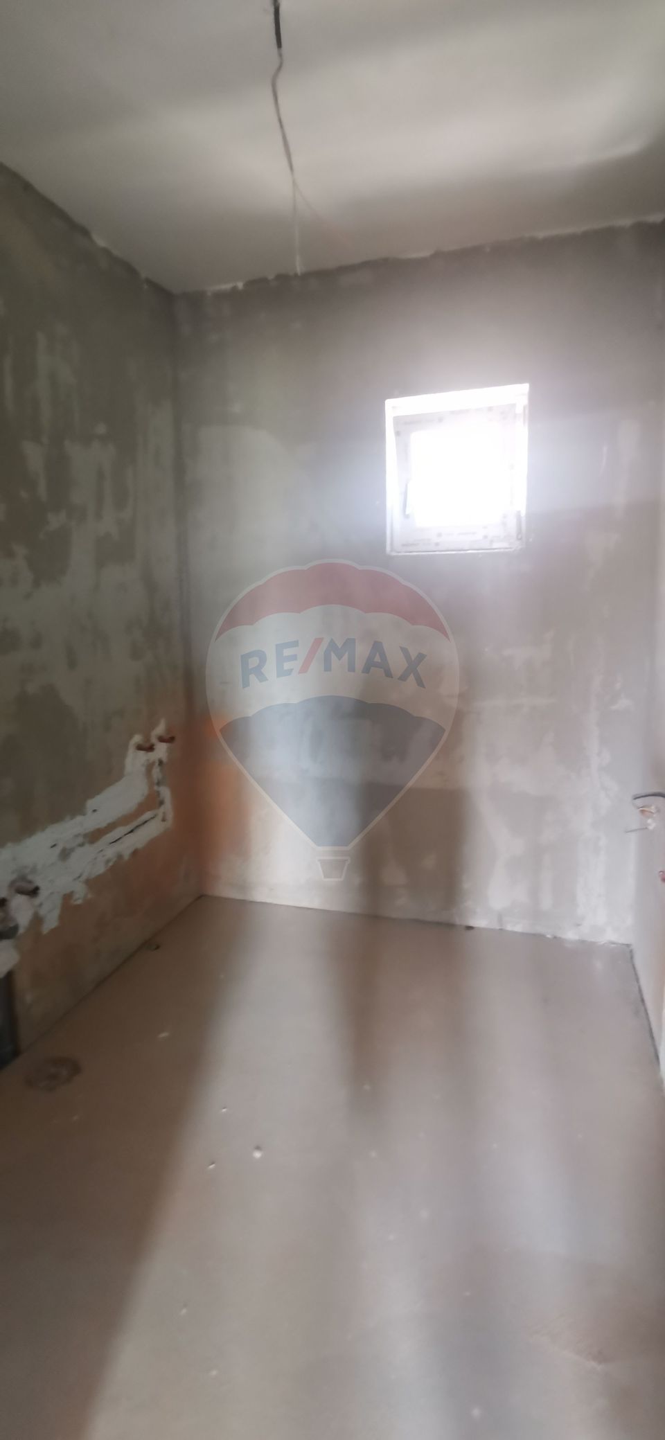 Apartament cu 3 camere de vânzare