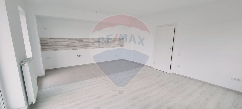 Apartament 2 camere de vânzare - 52 mp utili, Cartierul Tractoru, Braș