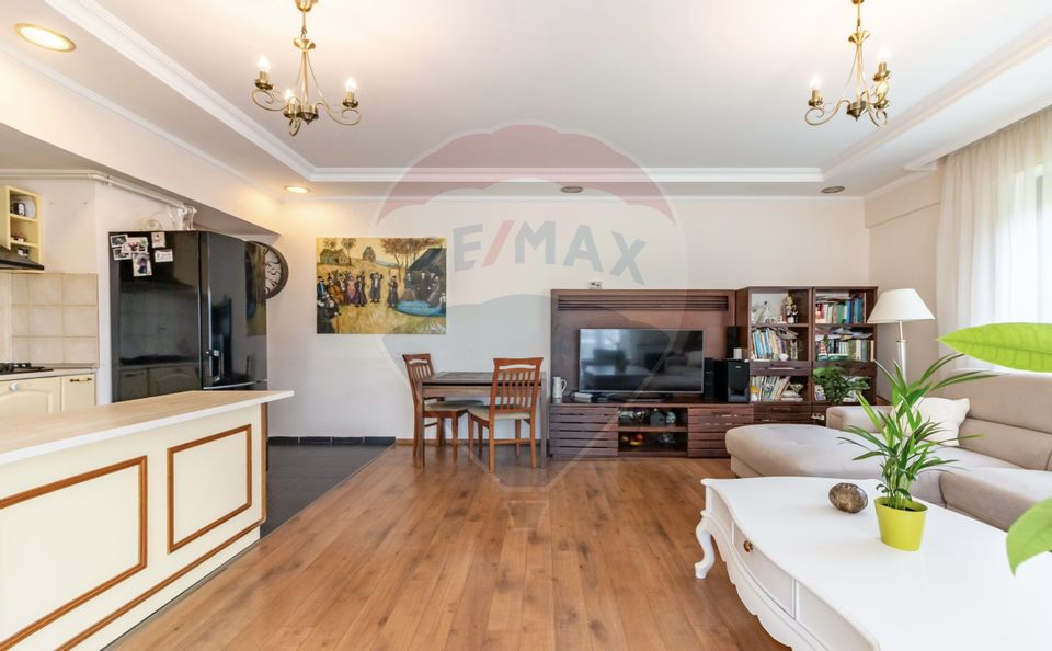 Apartament cu 3 camere de vanzare, langa padure, piscina, loc de joaca