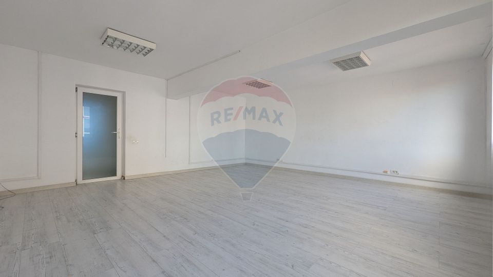 100sq.m Office Space for rent, Regie area