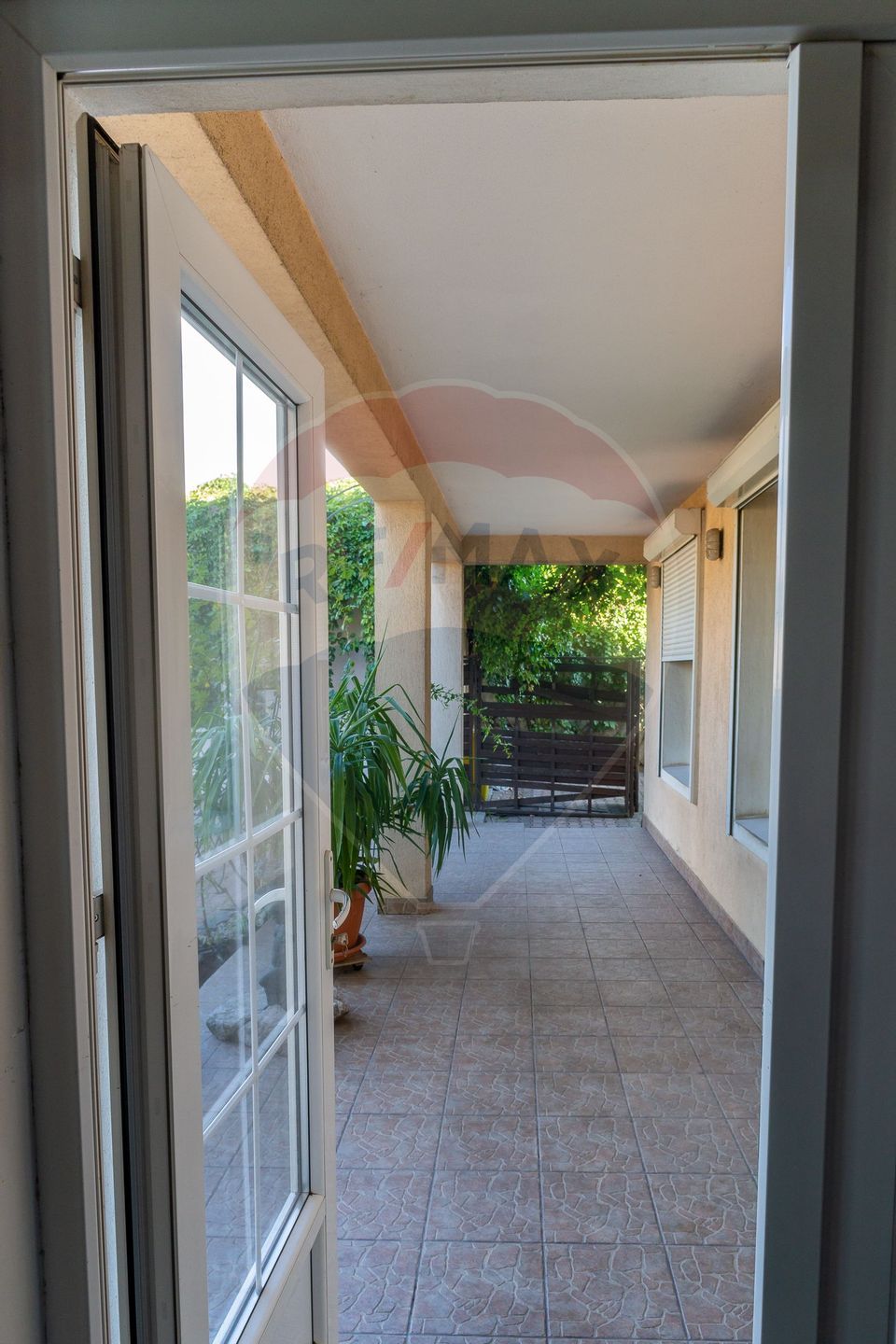 Casă / Vilă cu 10 camere si teren generos, Sos. Salaj