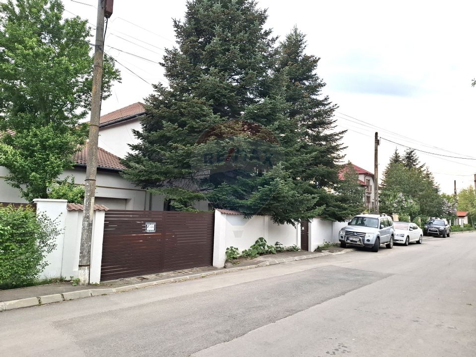 De inchiriat Casa cu brazi 8 camere arhitectura deosebita, Mogosoaia