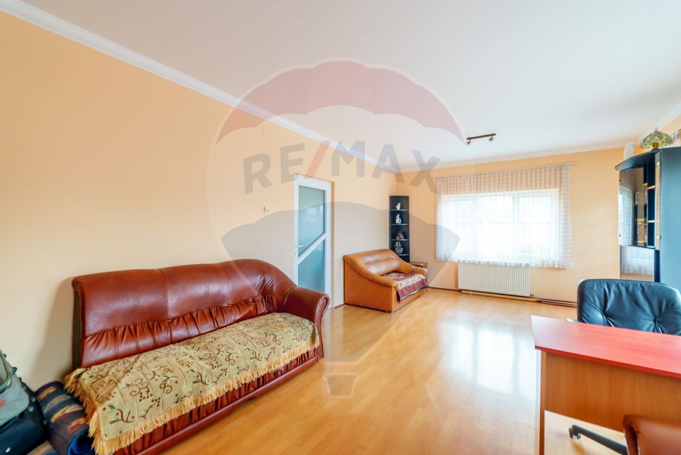 4 room House / Villa for sale, Confectii area