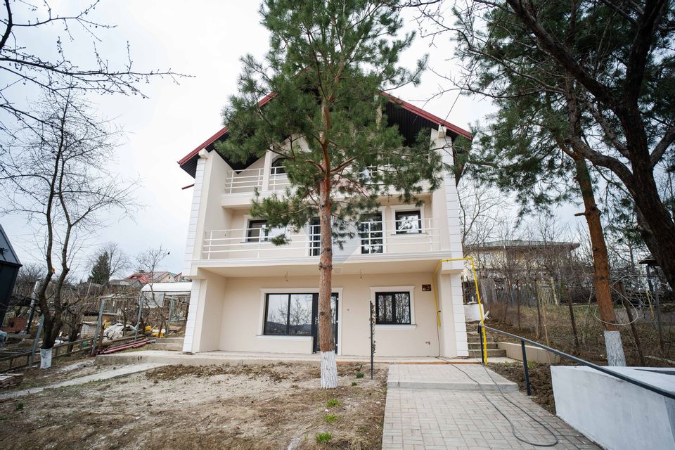 5 room House / Villa for sale