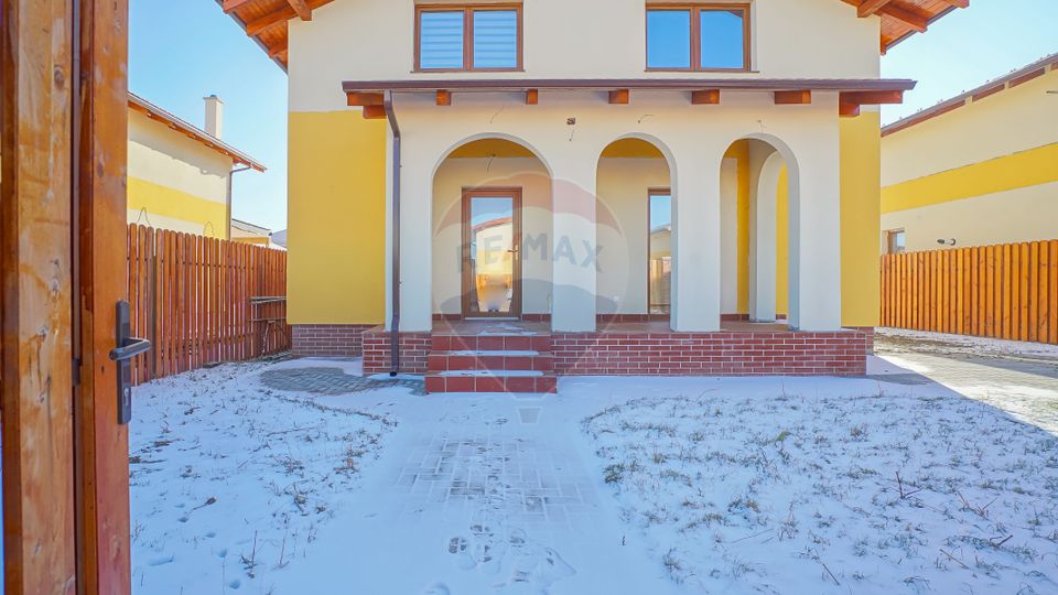 REZERVATA! Vilă nouă, cu 4 camere si teren de 500mp, în Cristian