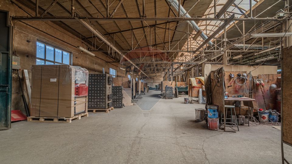 Spațiu industrial de 1,690mp, teren 3800 mp la 2 km de Brașov