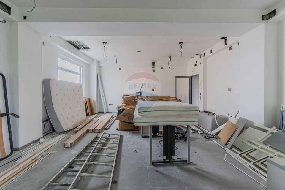 Cladire de 902 mp utili de vânzare, zona Grivitei - DN 13, COMISION 0