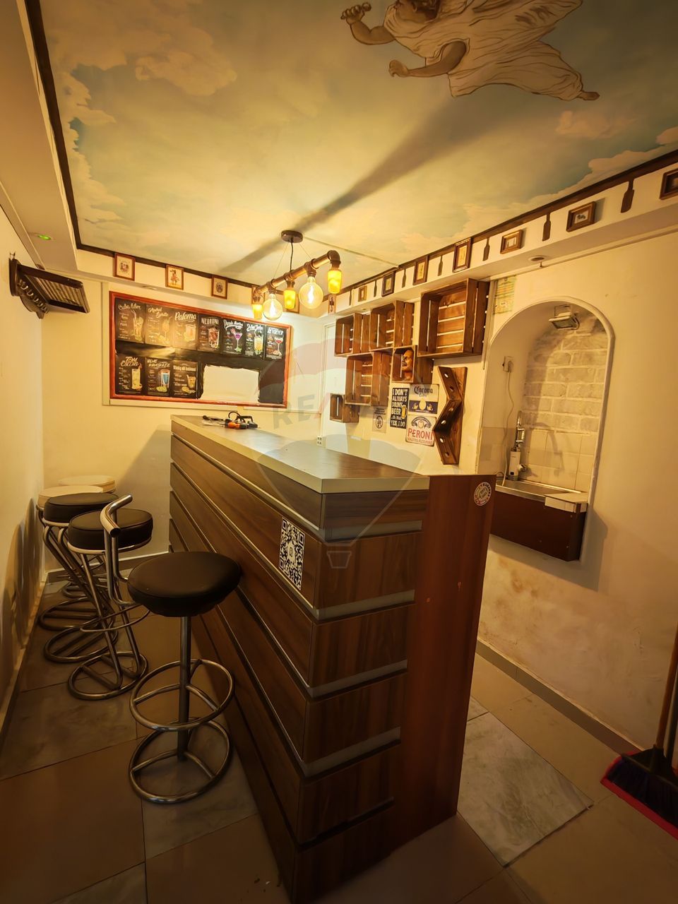 180sq.m Commercial Space for rent, Ultracentral area