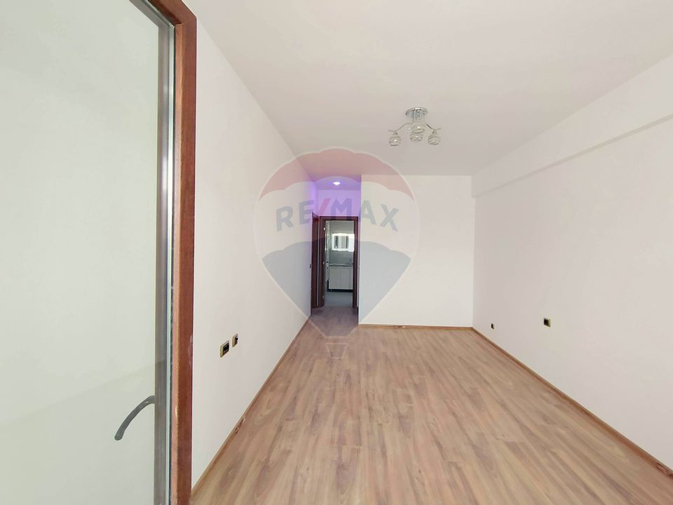 3 room Apartment for rent, Tractorul area