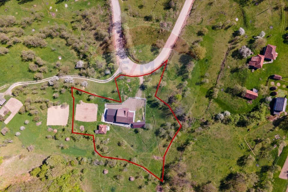 Casă / Vilă Sesuri, jud Hunedoara