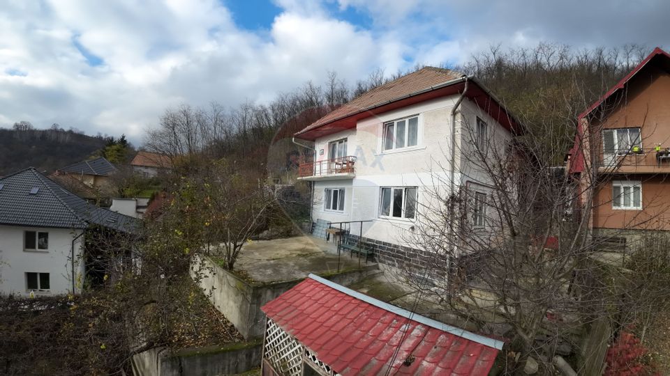 Casă / Vilă cu 5 camere de vânzare în zona Exterior Sud