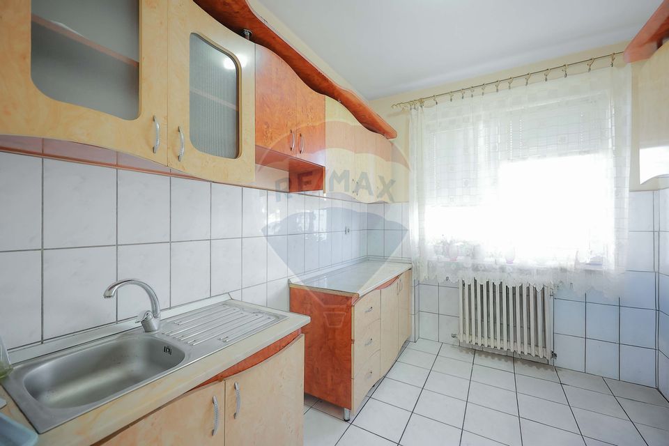 De vânzare, apartament cu 3 camere, zona Rogerius
