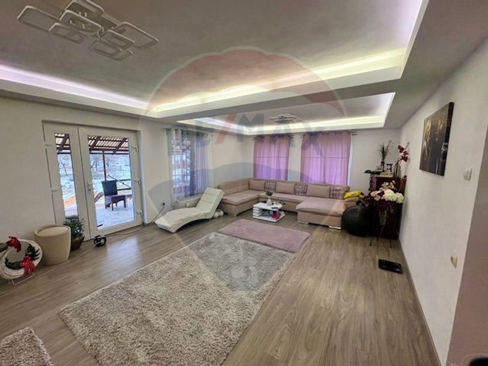 5 room House / Villa for sale