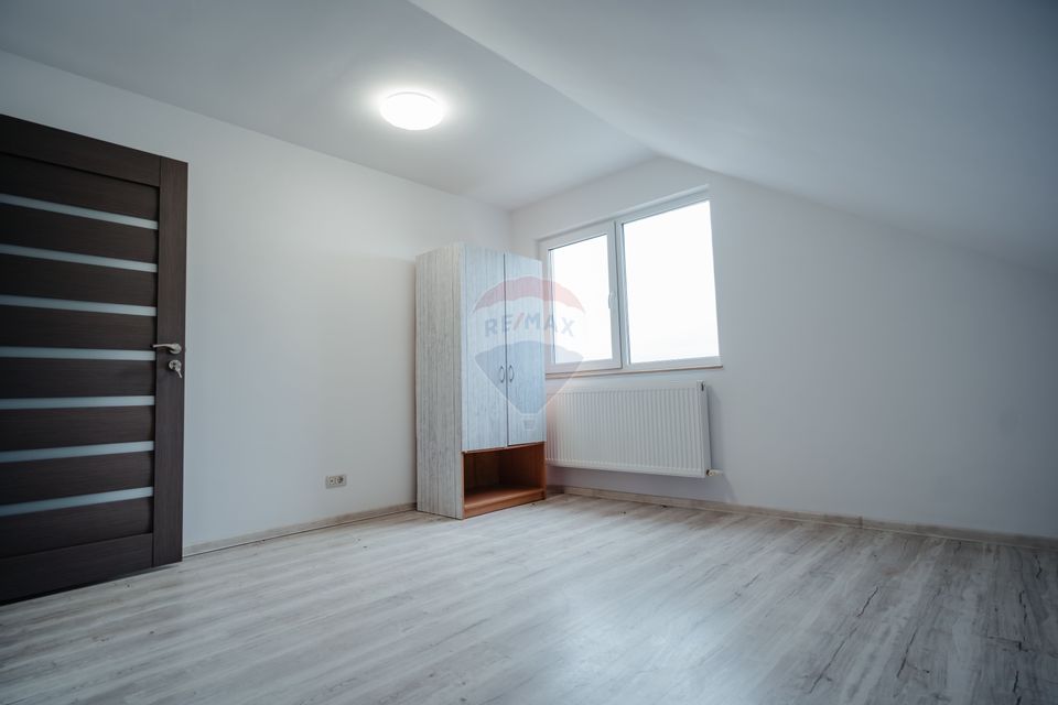 Apartament cu 3 camere de vânzare în zona Burdujeni