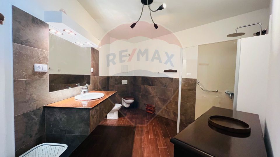 Apartament de lux de închiriat în zonǎ ultracentralǎ