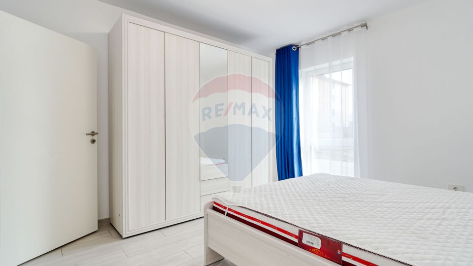 Apartament cu 3 camere de închiriat