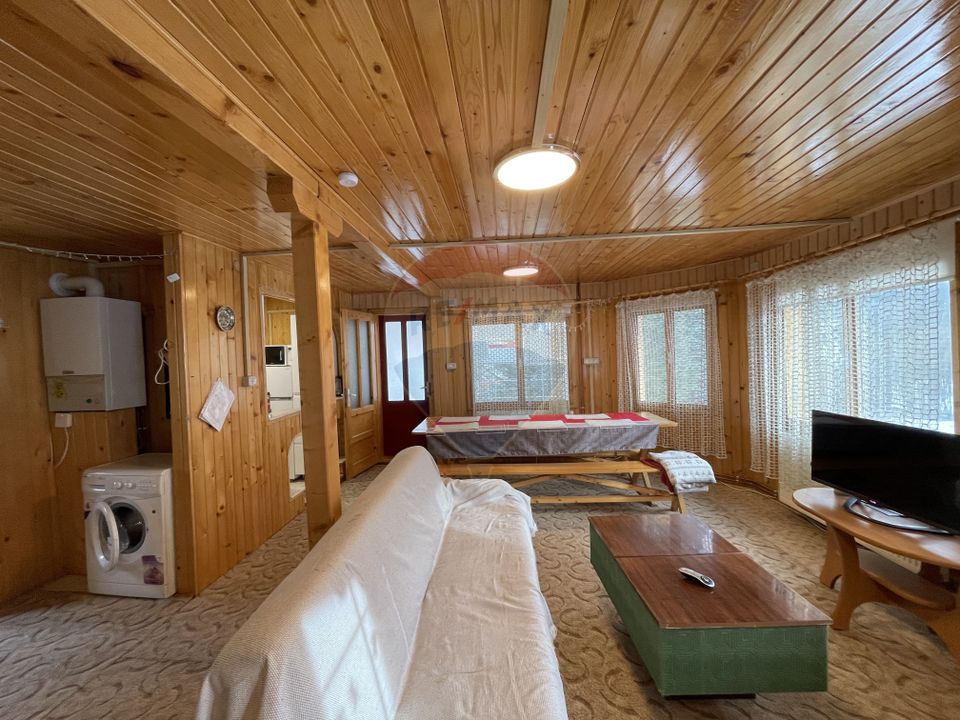 Vanzare Casă de vacanta in Predeal, langa padure, teren 360 mp