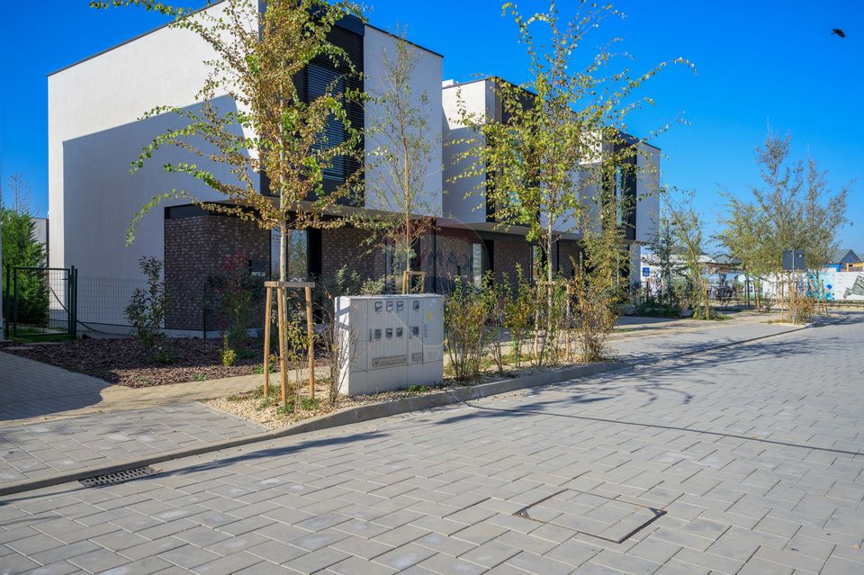 Vila luminoasa cu 4 camere si panouri solare in Amber FOREST Tunari