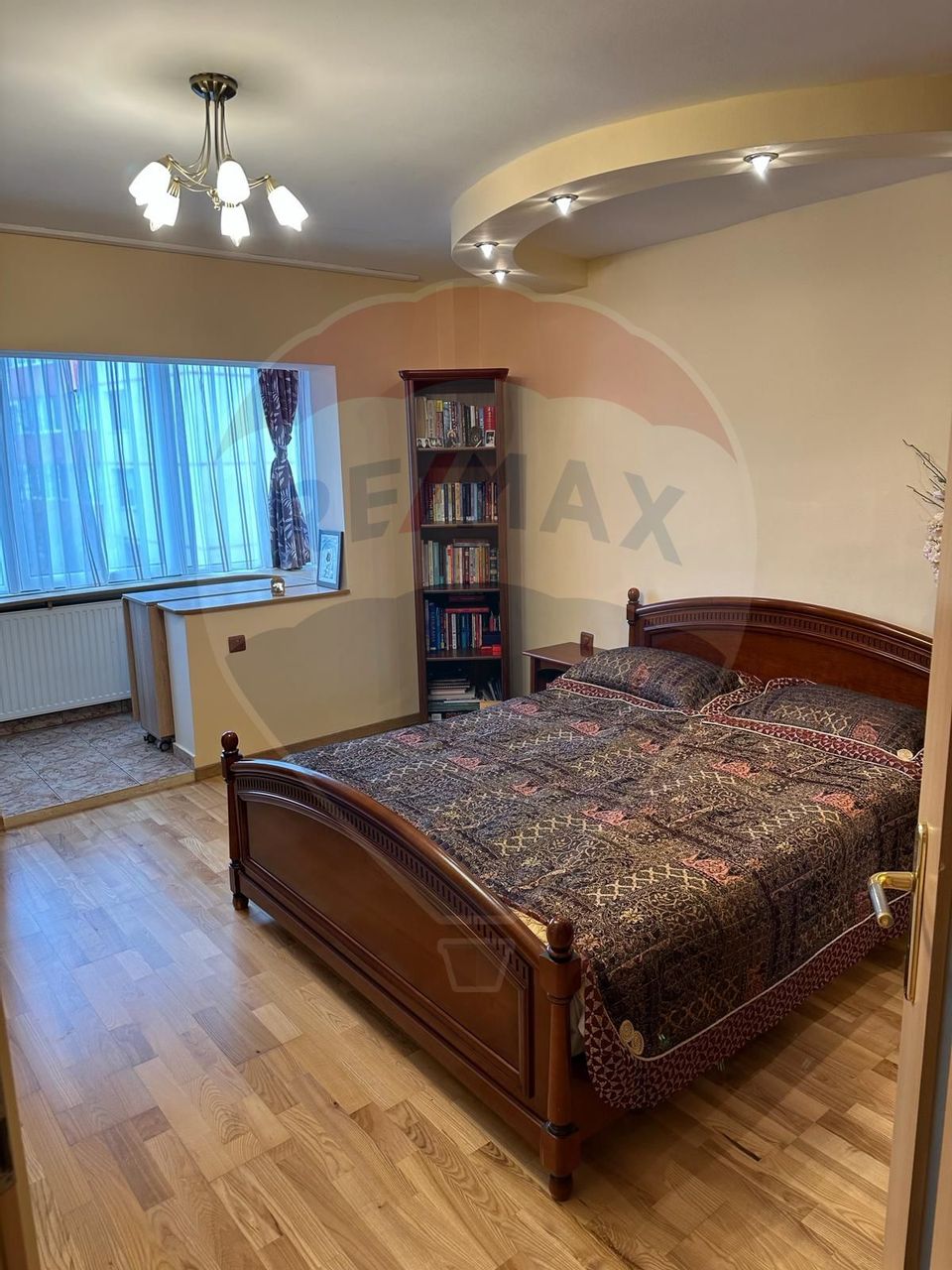 DE INCHIRIAT Apartament cu 4 camere în zona Scriitorilor