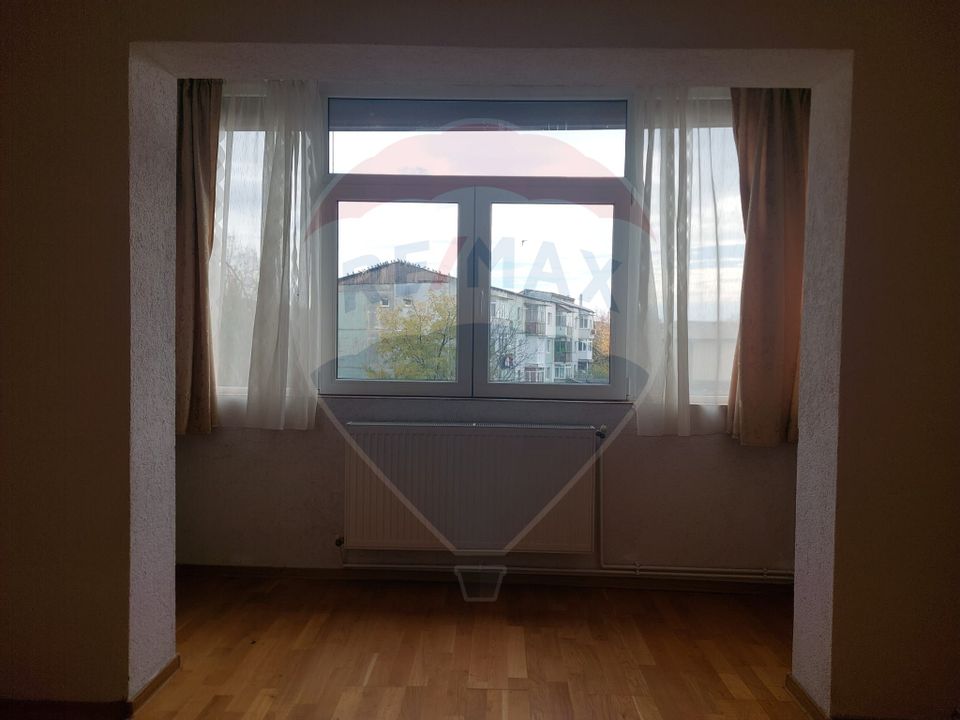 Apartament cu 3 camere de vanzare