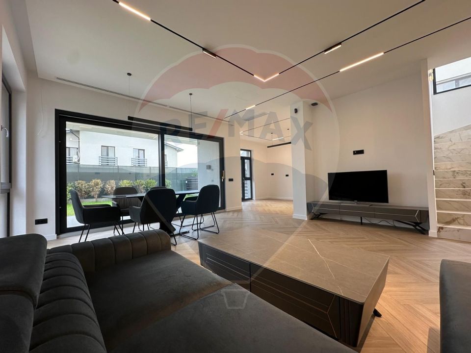 Casă / Vilă de vânzare 5 camere