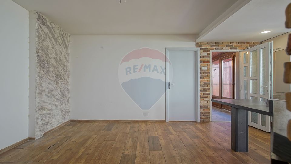 8 room House / Villa for sale, Aurel Vlaicu area