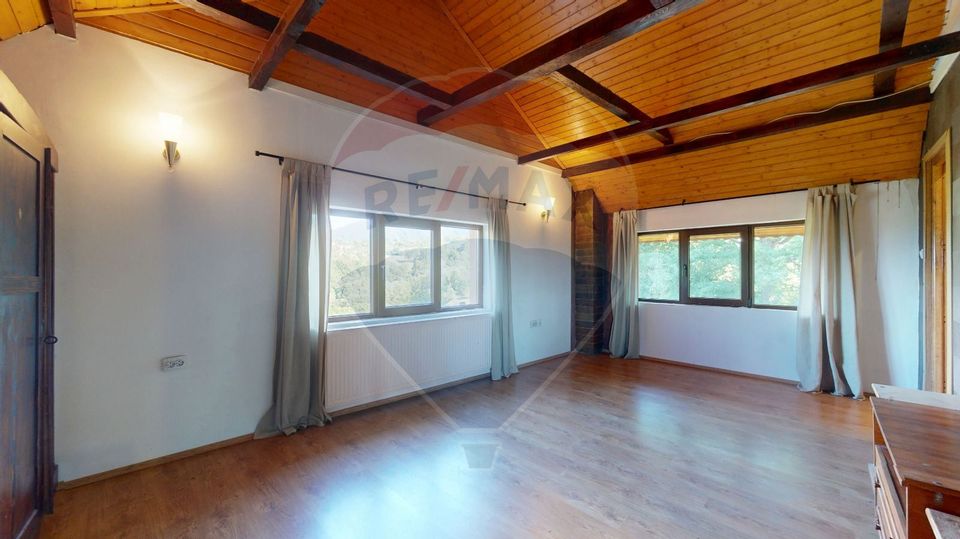 10 room Hotel / Pension for sale