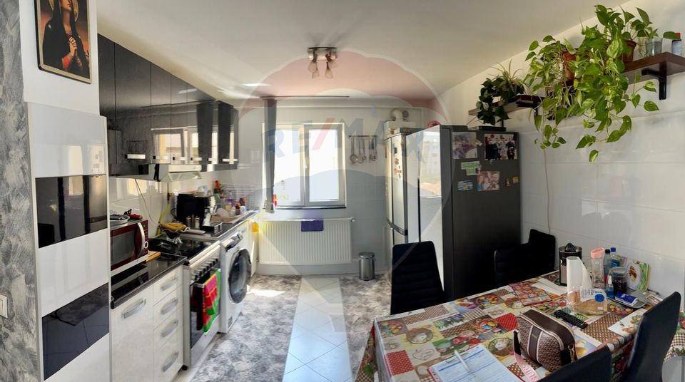 Apartament cu 4 camere de vânzare în zona Ultracentral