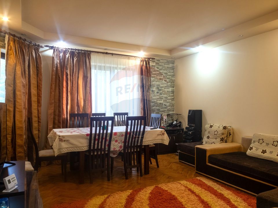 Casă / Vila cu 6 camere de vânzare în Predeal