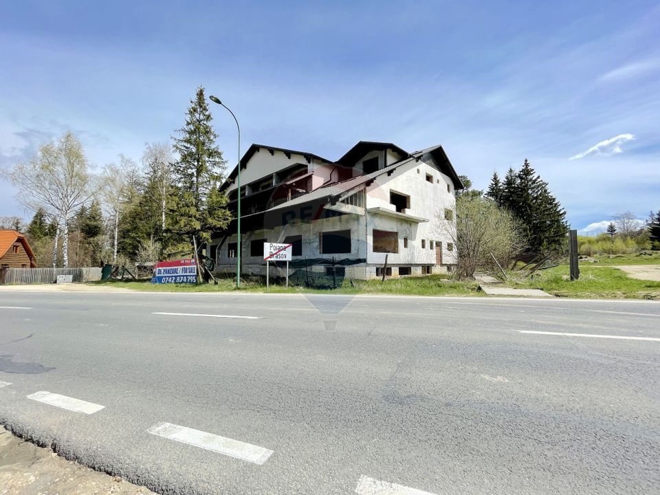 Land and multifunctional building, Poiana Brasov