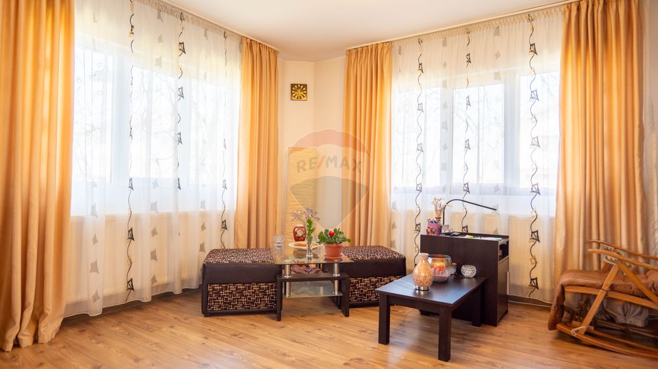 Vanzare vilă Bacu P+1+Pod, livadă, acces rapid A0/A1/Centură