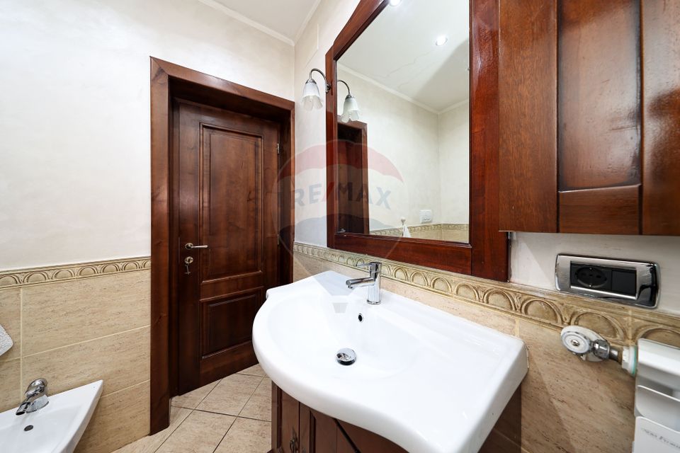 Conac, proprietate unica, in mijlocul naturii, Sacele!