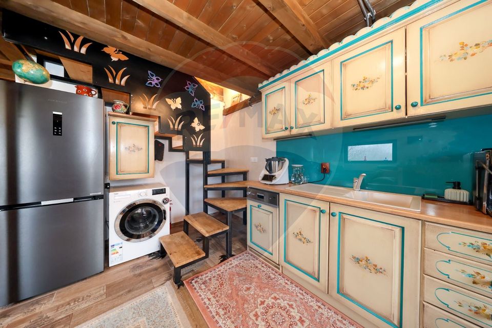 Ansamblu rezidențial cu casă principală și anexe, teren 1.487 mp