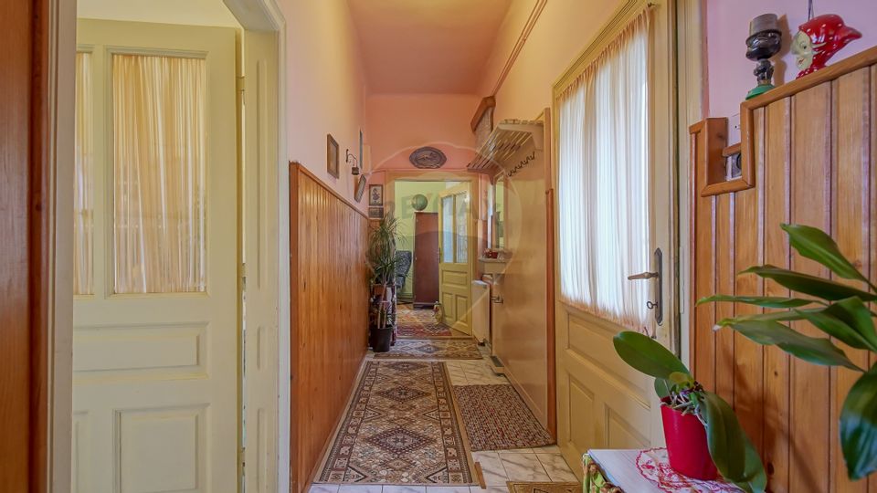 Casă / Vilă cu 5 camere de vânzare în zona Schei, Cotun 9