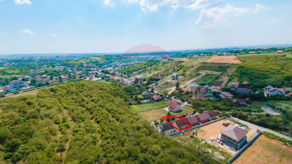 Casă modernă cu 3 dormitoare, de Vânzare,  în zona de Dealuri