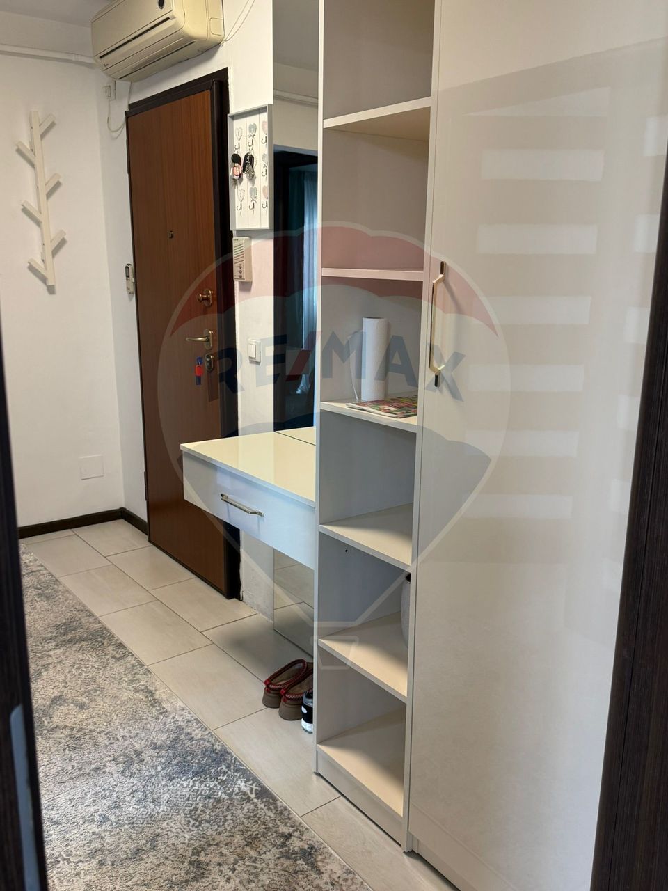 de inchiriat 3 camere, 70 mp, ultrafinisat, 3/4, centrala