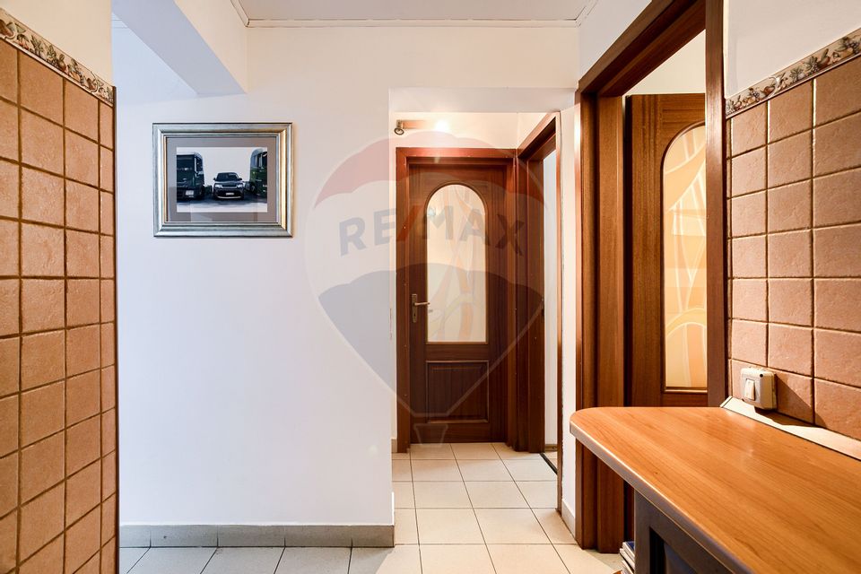 Apartament cu 4 camere de vânzare în zona Intim