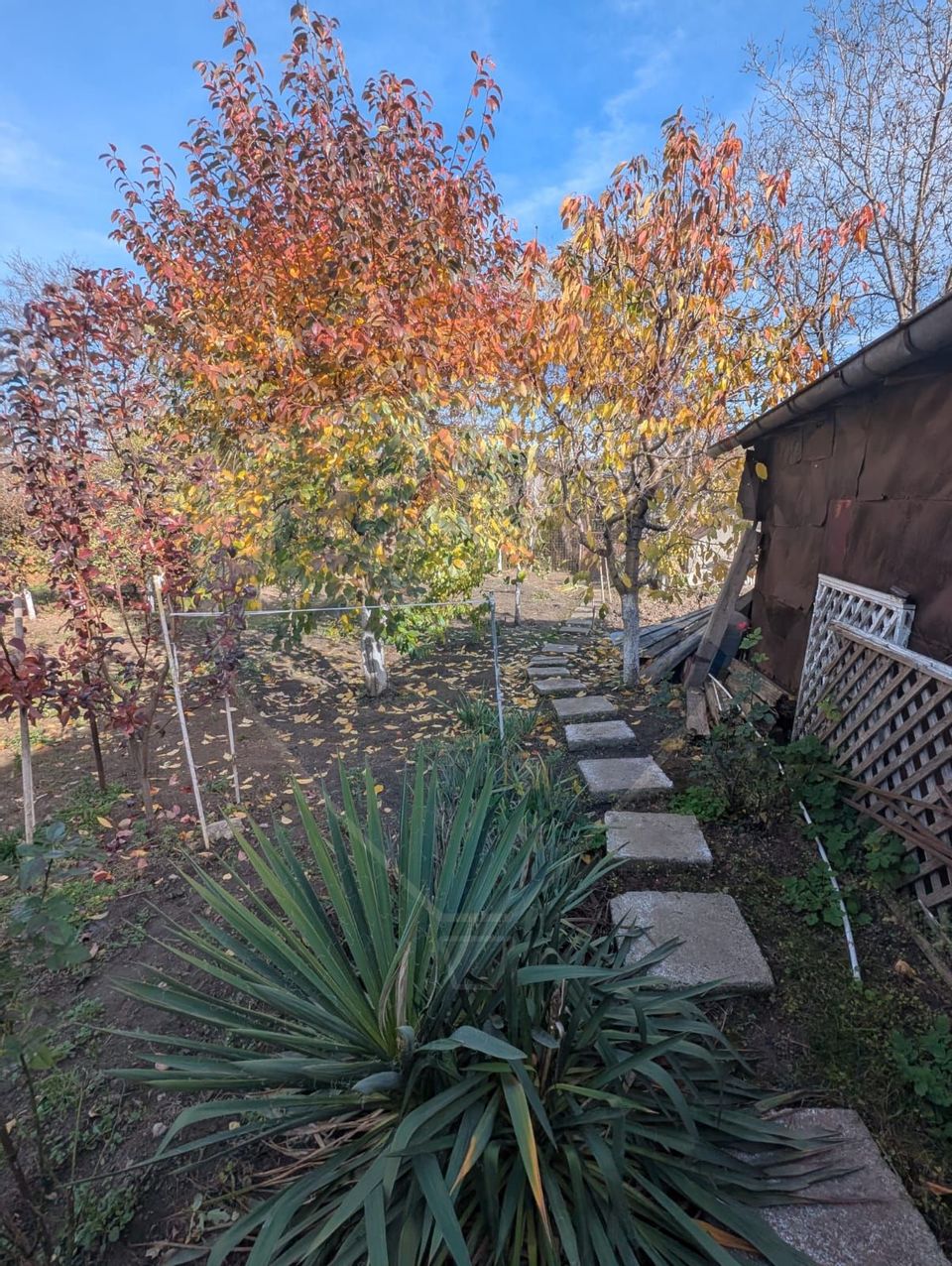 Casă / Vilă cu 5 camere de vânzare în zona Est