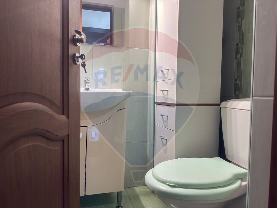 Apartament cu 3 camere de vânzare, etaj 2, zona Sud