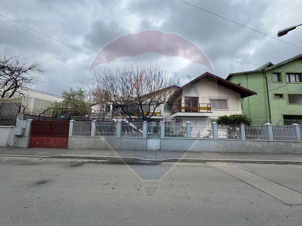 House / Villa with 6 rooms for sale in the area of 23 August (Catelul)