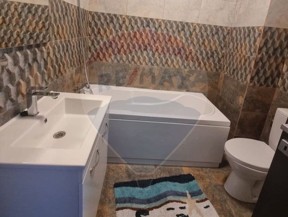 Apartament cu 3 camere de închiriat în zona Km 5