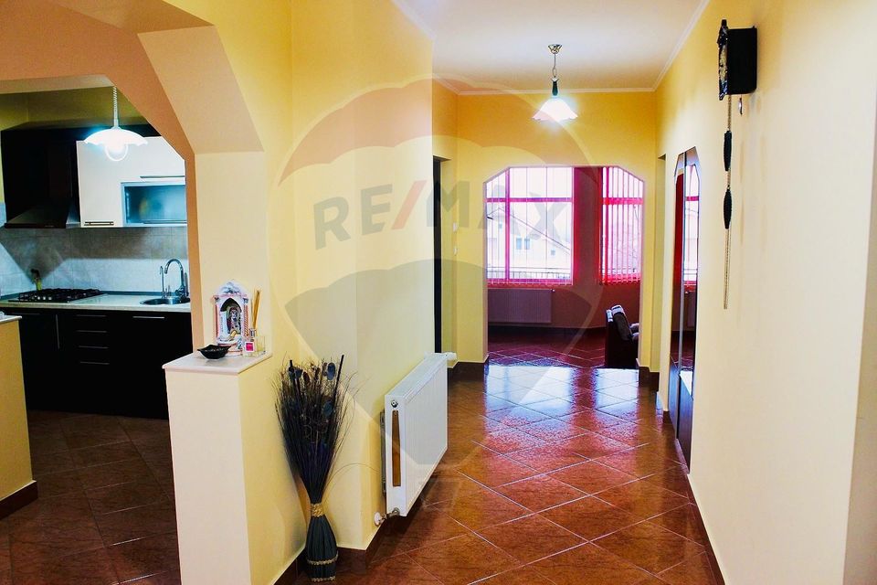 Casă / Vilă cu 6 camere de vânzare în zona Oncea