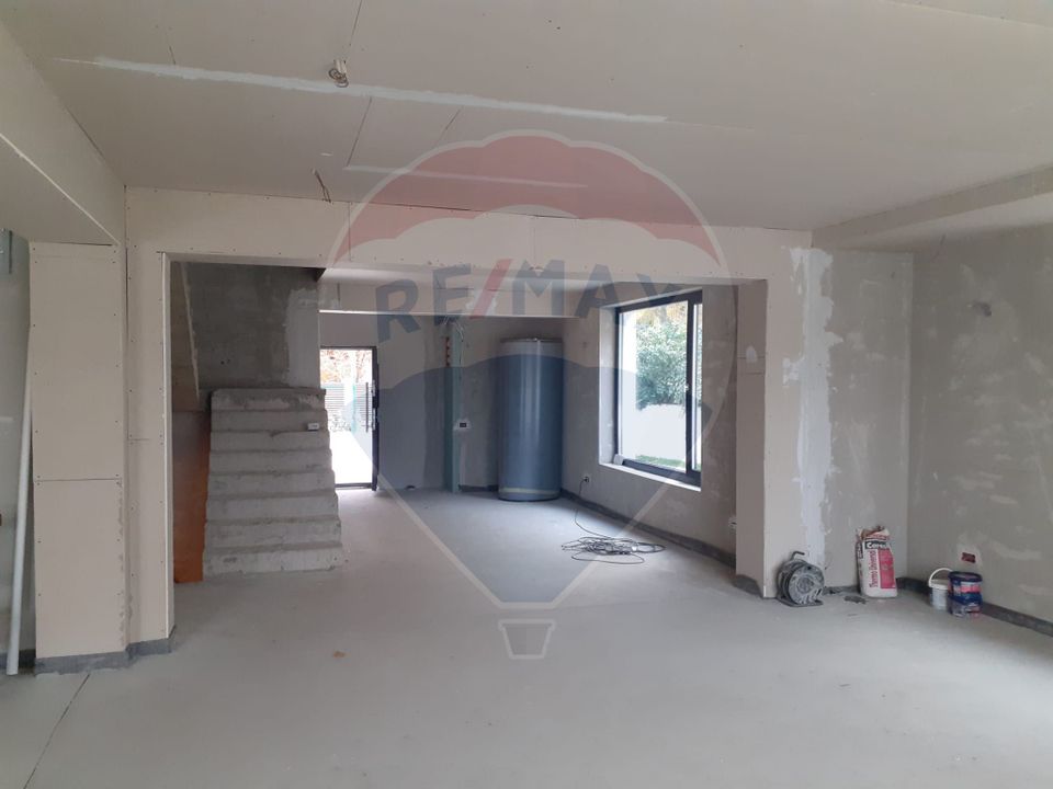 Villa 9 rooms, 520 sqm, Lake Mogosaia, 520 sqm