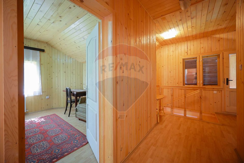 De vânzare Casǎ de Vacanțǎ cu 3 camere, teren 1146 mp, Budureasa