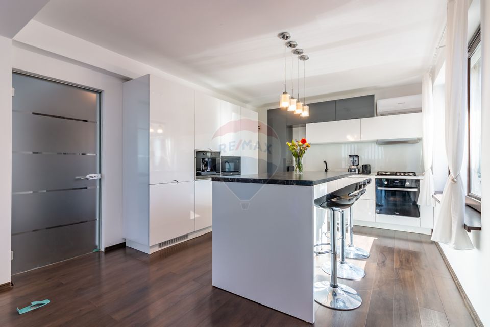 Vanzare Vila Individuala mare | 7 camere, 2 terase | P+1+2R | Curte