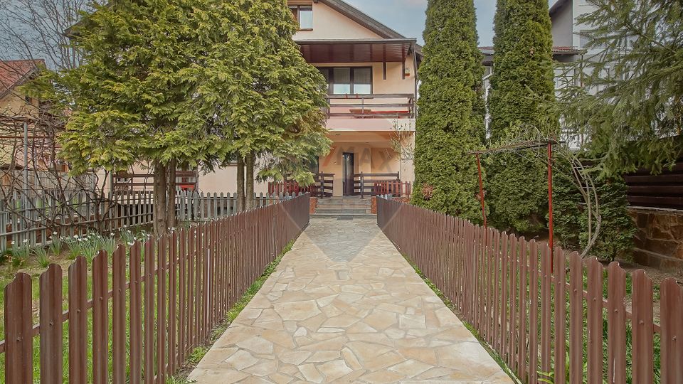 Vilă cu Teren Generos - Tractorul, Potrivită pentru Locuit sau Afacere