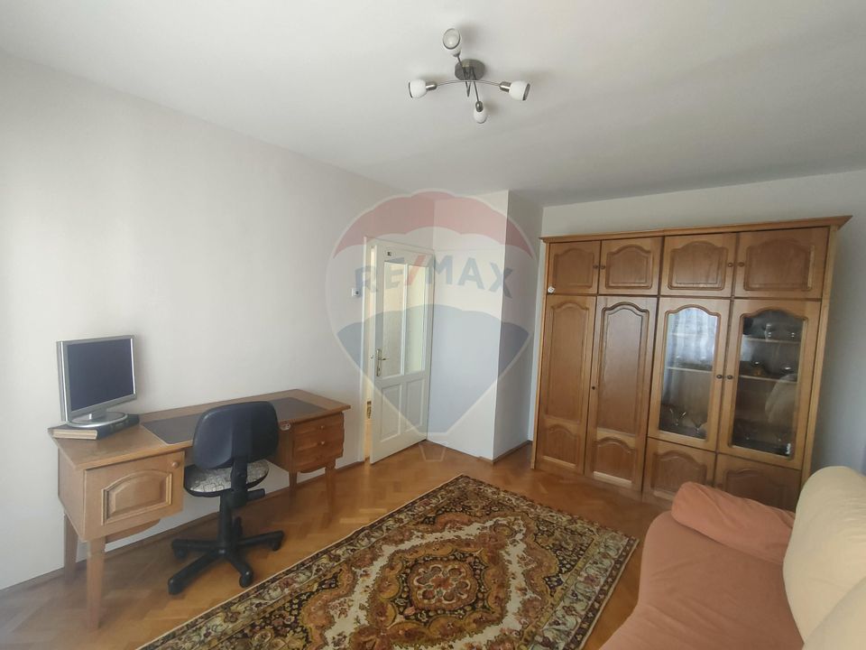 Apartament cu 3 camere de inchiriat