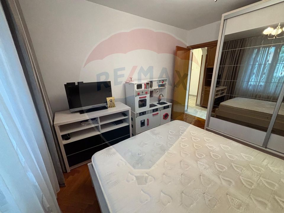 4 room Apartment for sale, Teiul Doamnei area